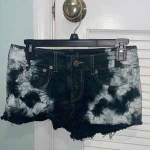 American Eagle black denim shorts. Size 2. Spring/Summer attire.